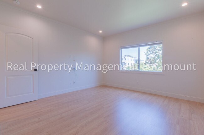 Building Photo - Beautiful Newly Renovated 3-Bedroom Home in a Prime Location
