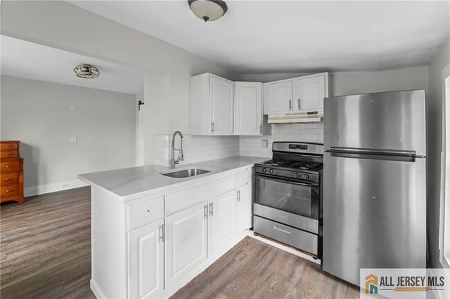 Building Photo - 56 Caroline Ave