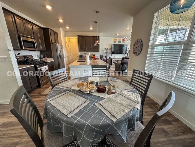 Building Photo - Luxurious fully-furnished home in Dove Vil...