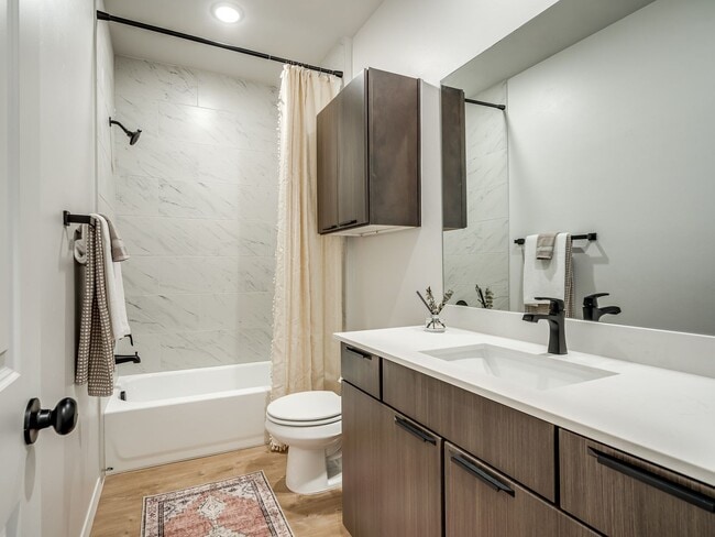 Building Photo - Glenhaven Townhomes