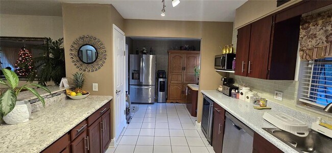 Building Photo - 6104 Bonnie Brook Blvd