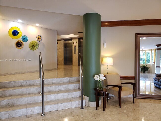 Building Photo - 100 Golden Isles Dr