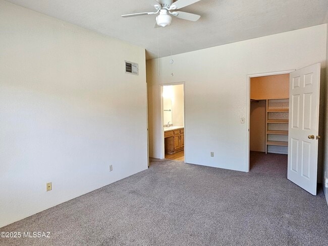 Building Photo - 5750 N Camino Esplendora
