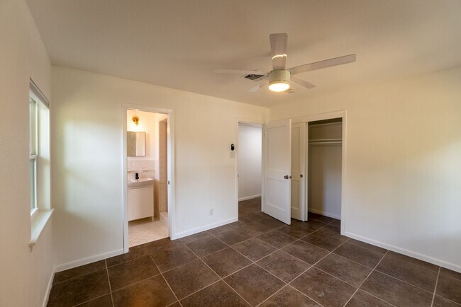 Building Photo - Hidden Gem | 4 bed 3 bath home in highly sought after Windsor Park!!!