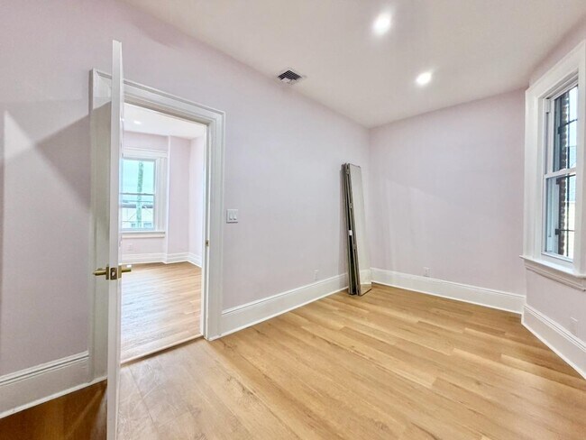 Building Photo - 130 Beach St