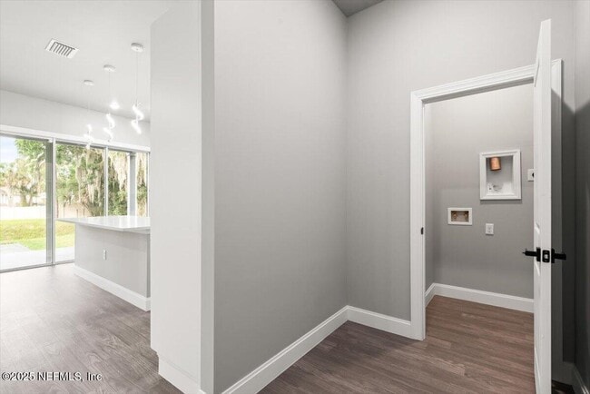Building Photo - 5405 Heckscher Dr