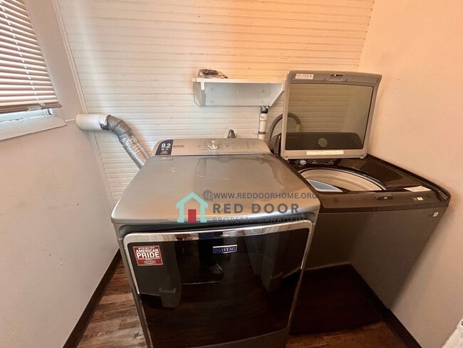 Building Photo - 612 1st Ave SW