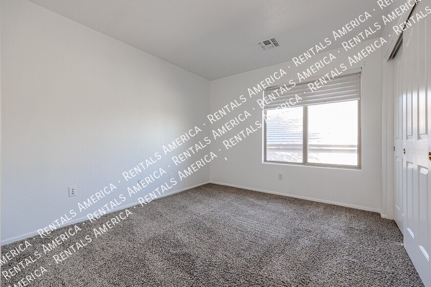 Building Photo - 33251 N Symer Dr