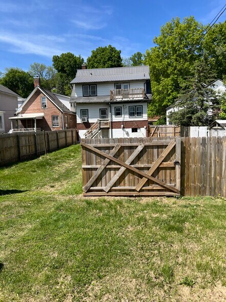 Building Photo - 524 Avenue D