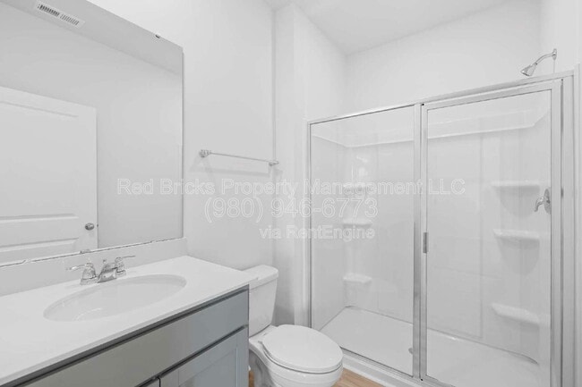 Building Photo - 1837 Vanderlyn St