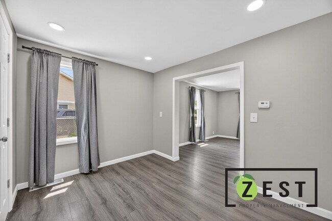 Building Photo - Beautiful Updated 4 Bed 1.5Bath Colonial **Open House Sunday June 21st from 1pm to 2pm**