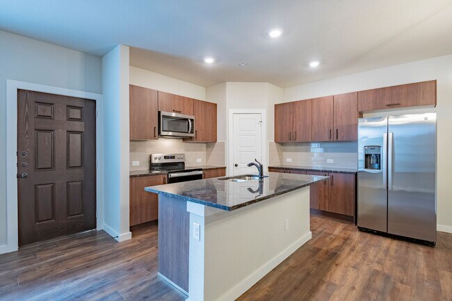 Building Photo - AVAILABLE NOW! GORGEOUS 2 BEDROOM FOUR PLE...
