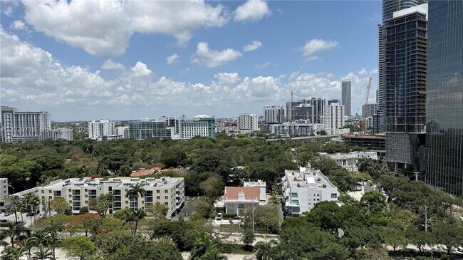 Building Photo - 1541 Brickell Ave