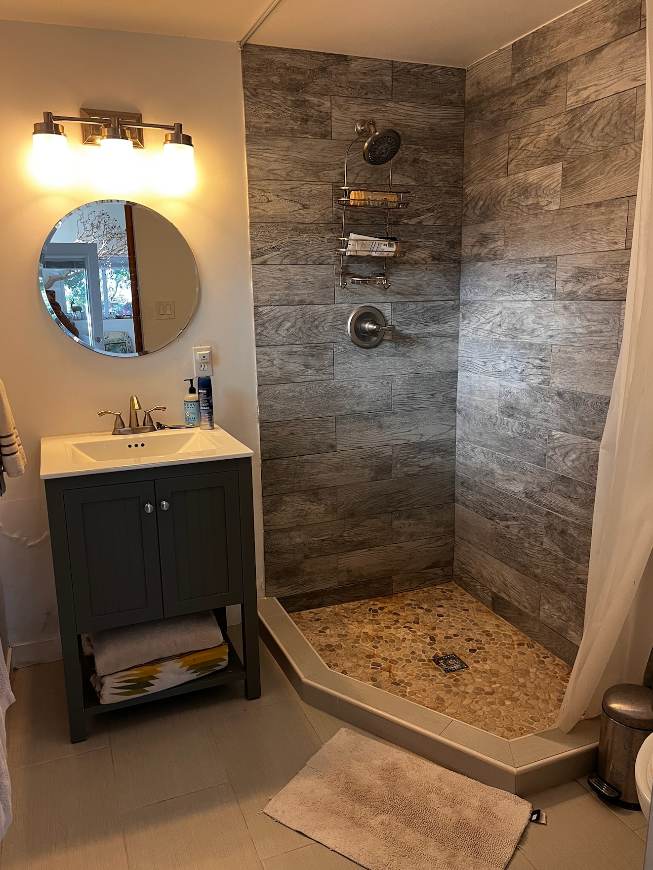 Studio Bath - 1212 Fernwood Pacific Dr