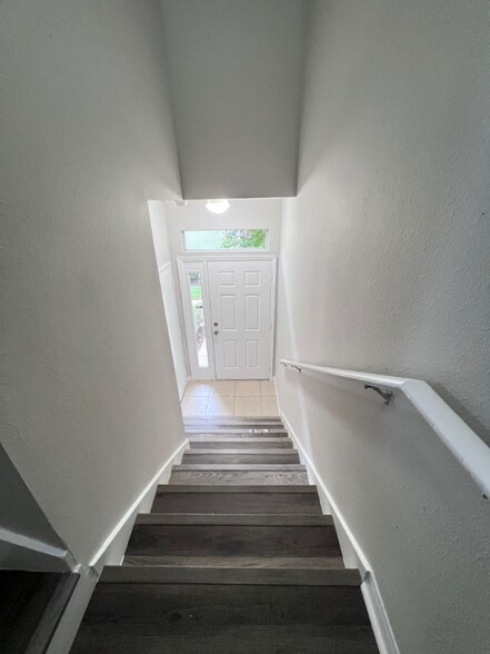 Building Photo - 3211 Pine Oak Trail