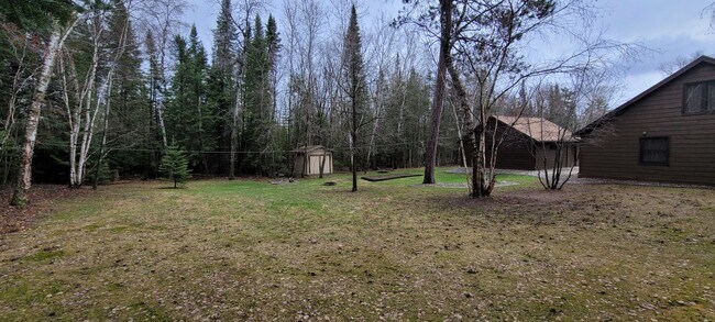 Building Photo - Fully Furnished 3 Bedroom Cabin