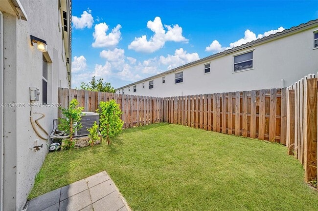 Building Photo - 2699 SE 19th St