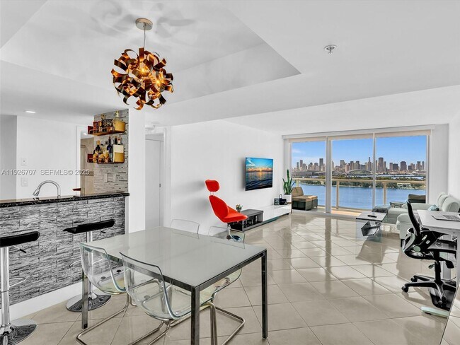 Building Photo - 650 West Ave