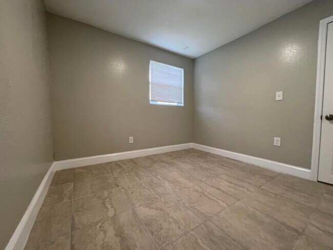 Building Photo - 2504 Wilkens Ave