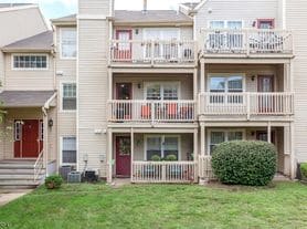 Building Photo - 9 Balsam Ct