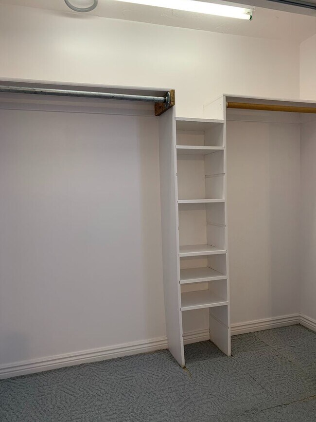 Building Photo - 2 Bedroom/1 Bathroom Duplex in Bluffdale