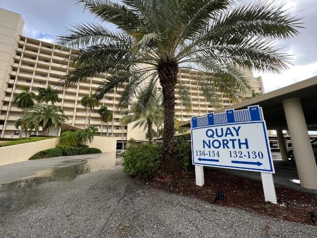 Building Photo - 132 Lakeshore Dr