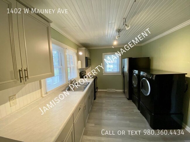 Building Photo - 1402 W Mauney Ave