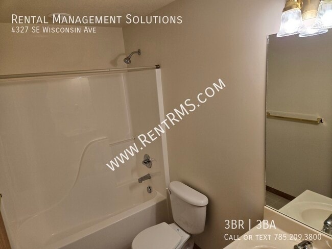 Building Photo - 4327 SE Wisconsin Ave