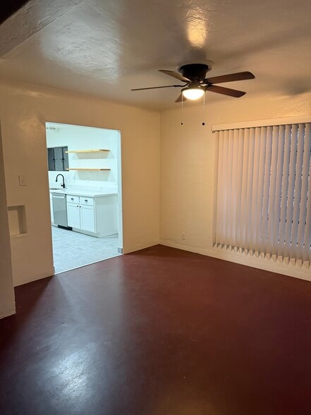 Building Photo - 1225 S Maple Ave