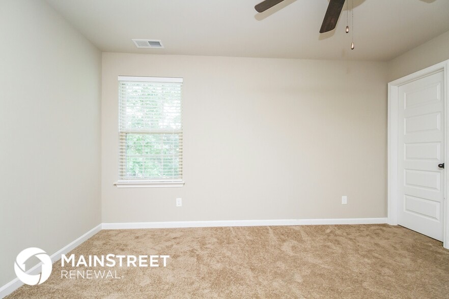 Building Photo - 153 Lyndhurst Dr