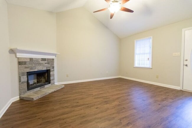 Building Photo - 150 Onyx Pl