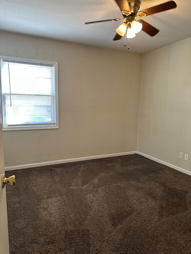 Building Photo - 3431 SW Brendan Ave