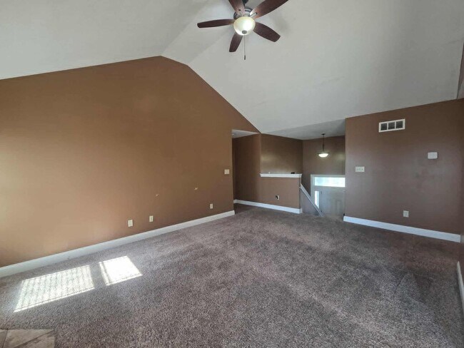 Building Photo - Spacious Home for Rent!