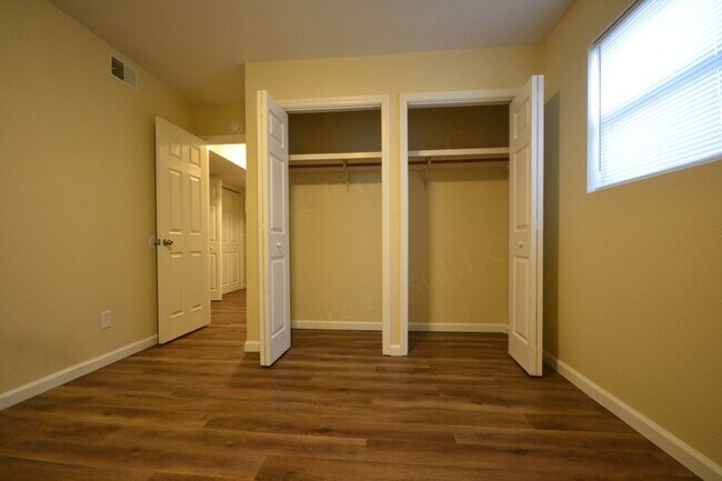 Building Photo - Pike Apartments