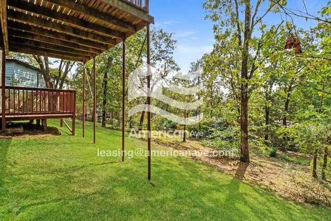 Building Photo - 501 Lindenhurst Dr