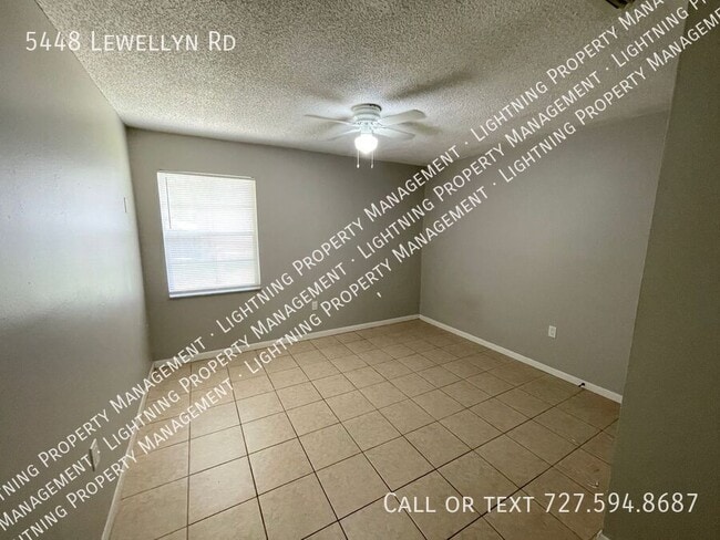Building Photo - 5448 Lewellyn Rd