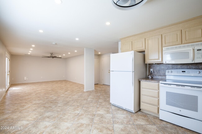 Building Photo - 14225 N 39th Way