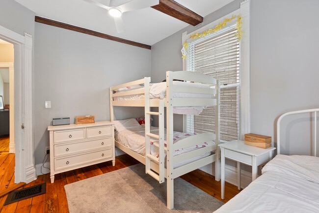 Building Photo - 3438 N Paulina St