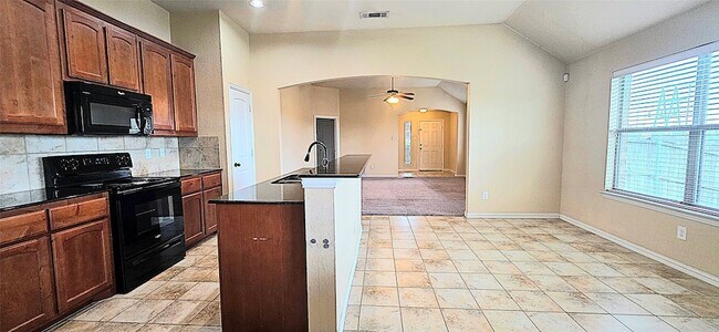 Building Photo - 101 Hummingbird Dr