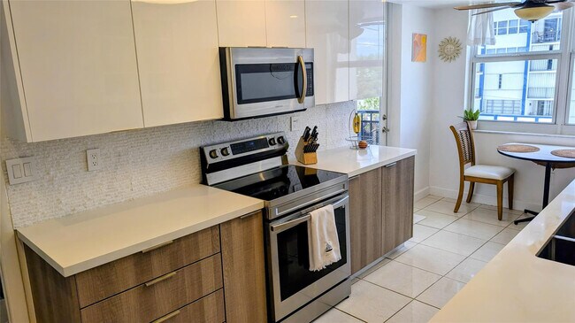 Building Photo - 1501 S Ocean Dr