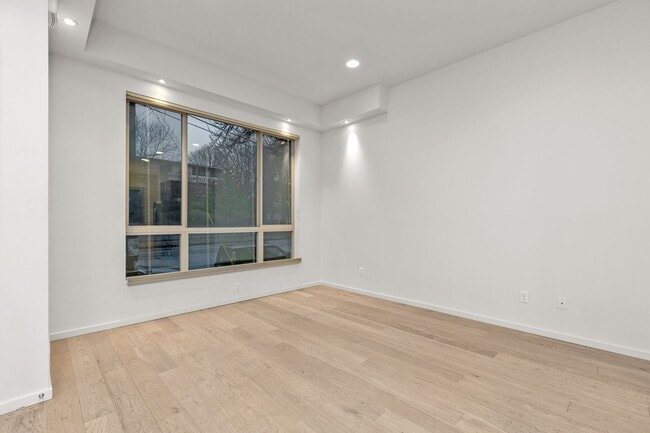 Building Photo - Modern 2 bed/3.5 bath Seattle townhome