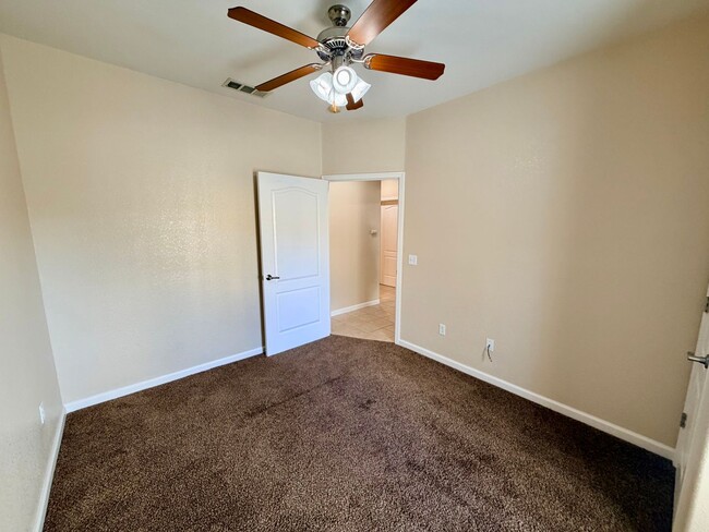 Building Photo - 147 Apple Ln