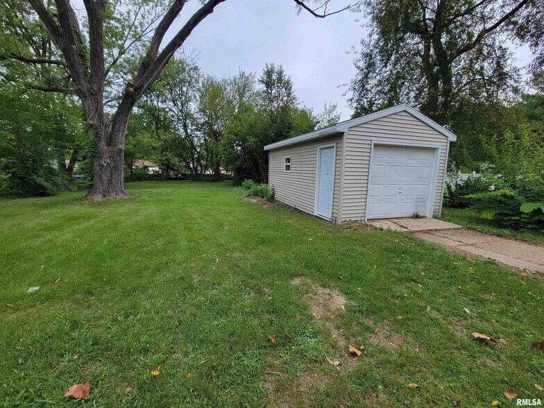 Building Photo - 2617 W Kansas St