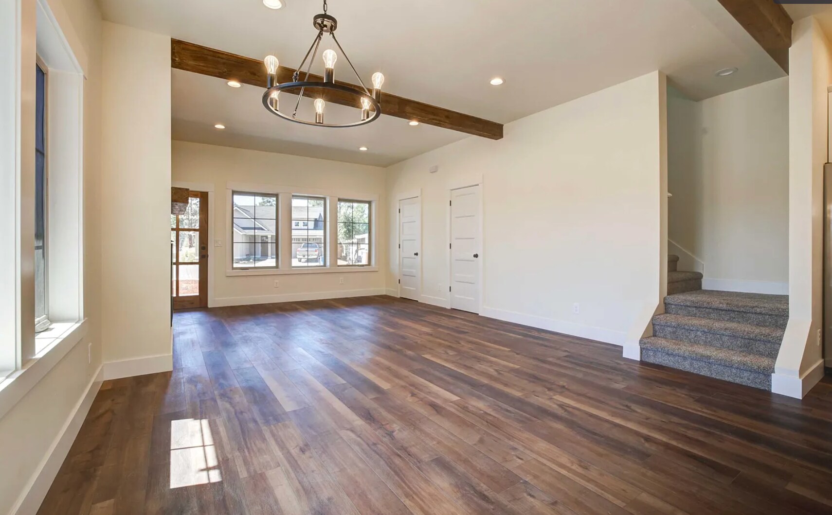 Great room - 1020 N Bluebird St
