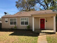 Building Photo - 833 Evangeline Pl