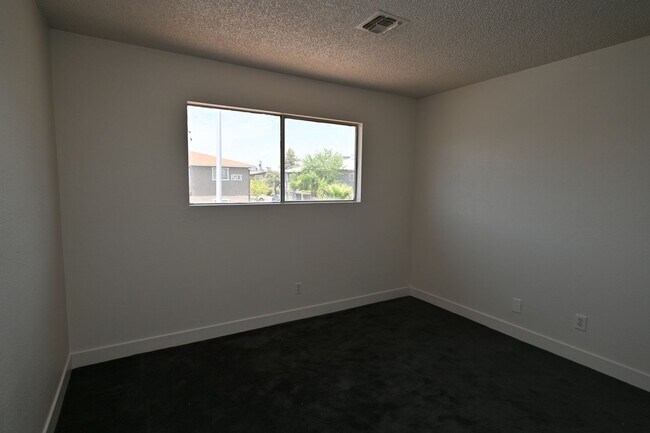 Building Photo - 1512 Cobb Ln