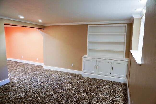 Building Photo - Gorgeous Dream Home in the Southwest Hills! Your Pacific Northwest Oasis Awaits!