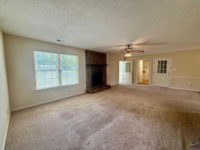 Building Photo - 104 Water Dr