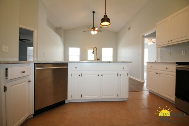 Building Photo - Beautiful 3 Bedroom Home in Fort Walton Beach