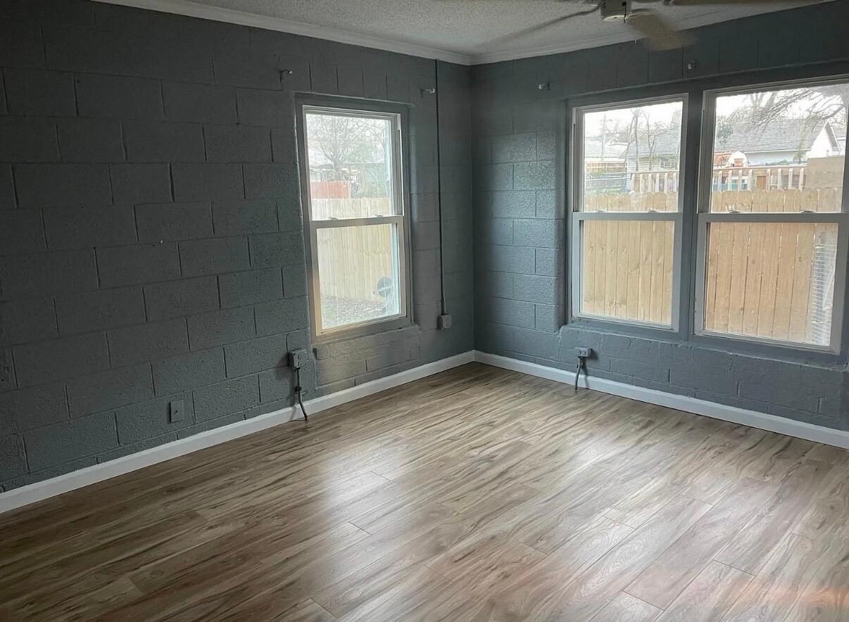 Building Photo - 3217 James Ave